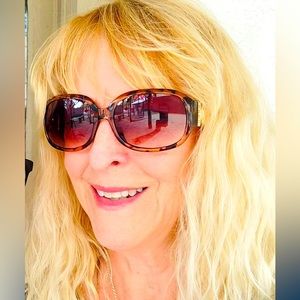 Meet your Posher, Deborah